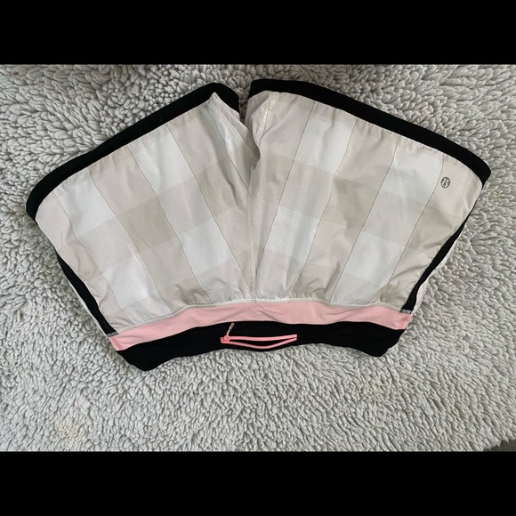 Lululemon run time shorts size 8 - Picture 2 of 5